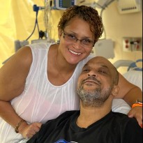 heart patient with family in hospital bed