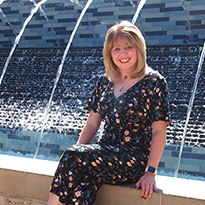 Jaclyn Pelicotte smiling in front of a fountain